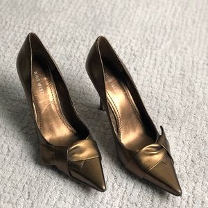 Nine West Bronze Heels with Knot Detail Size 9